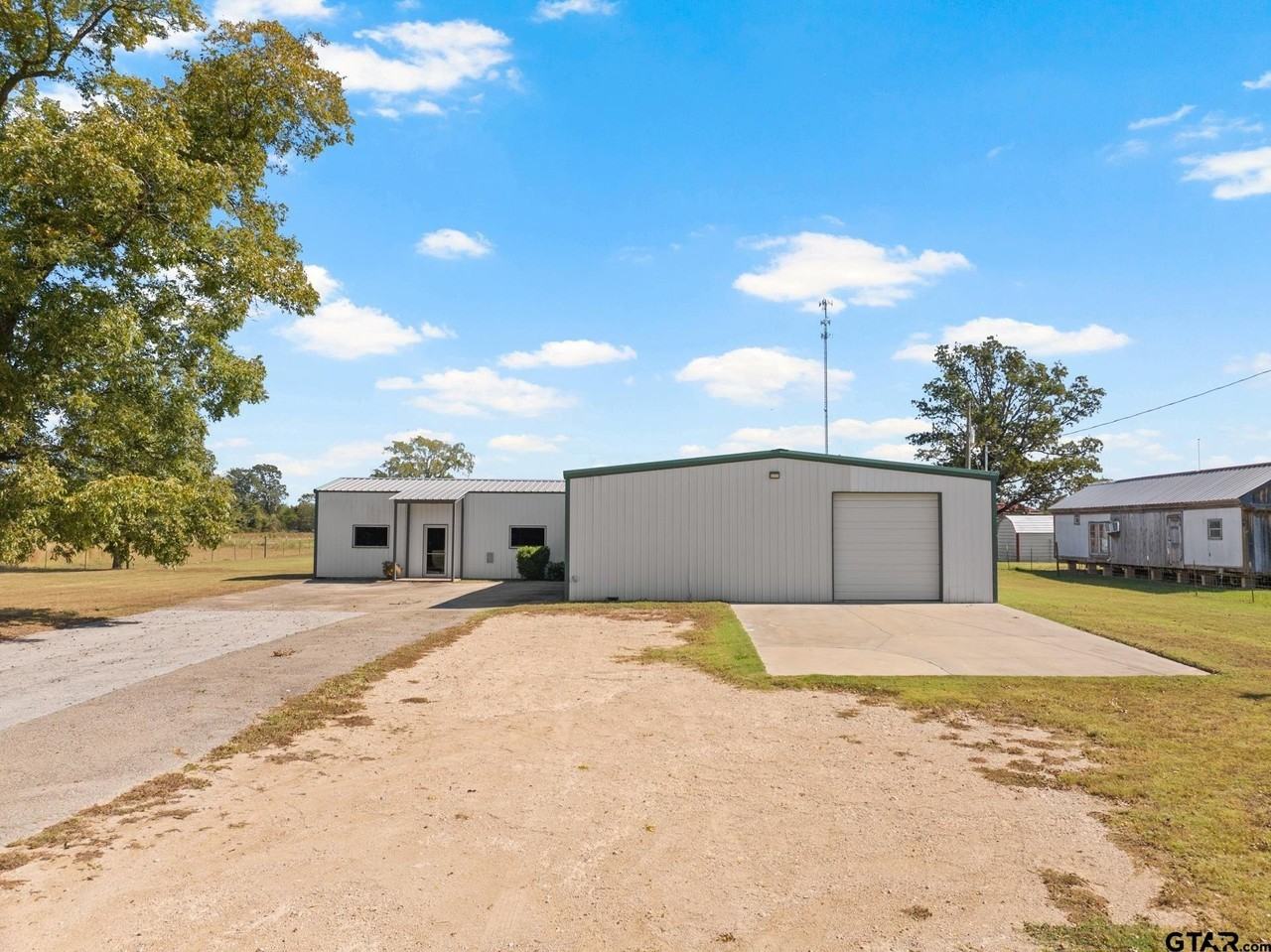 9108 Us Highway 271 N - Photo 3 of 38