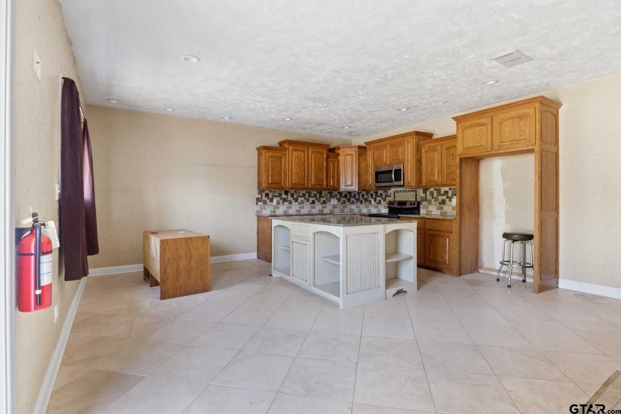 9108 Us Highway 271 N - Photo 5 of 38