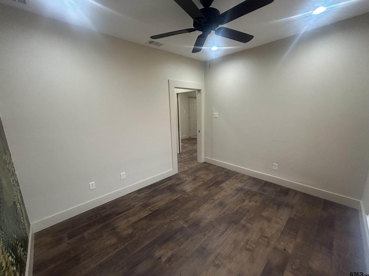 605 Chase Dr - Photo 4 of 8