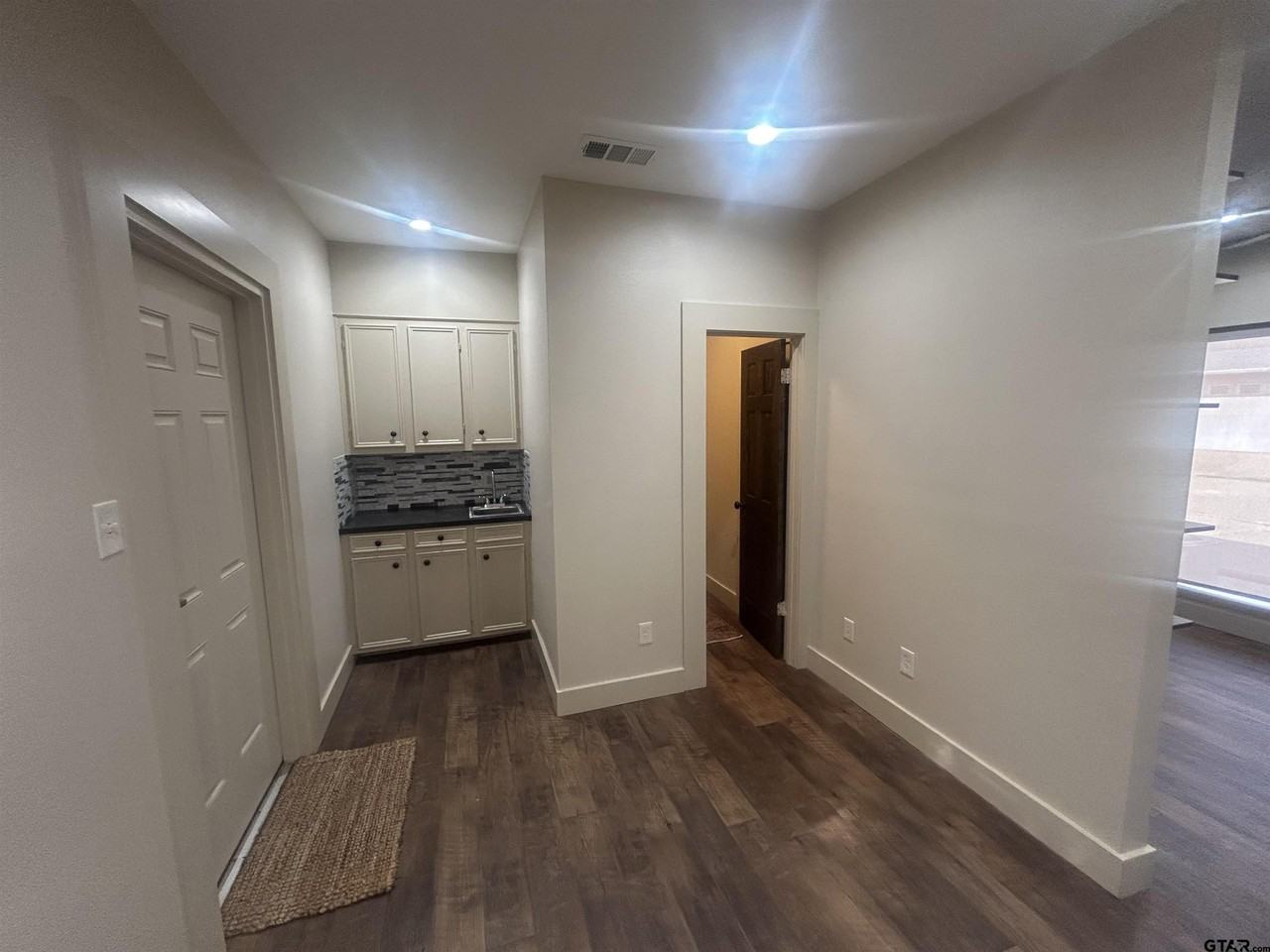 605 Chase Dr - Photo 7 of 8