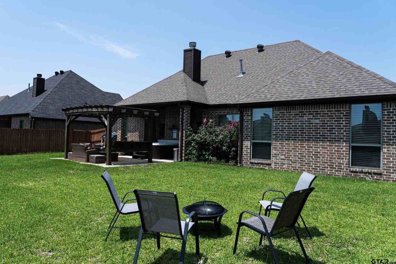 7352 Kingsport Ln - Photo 6 of 45
