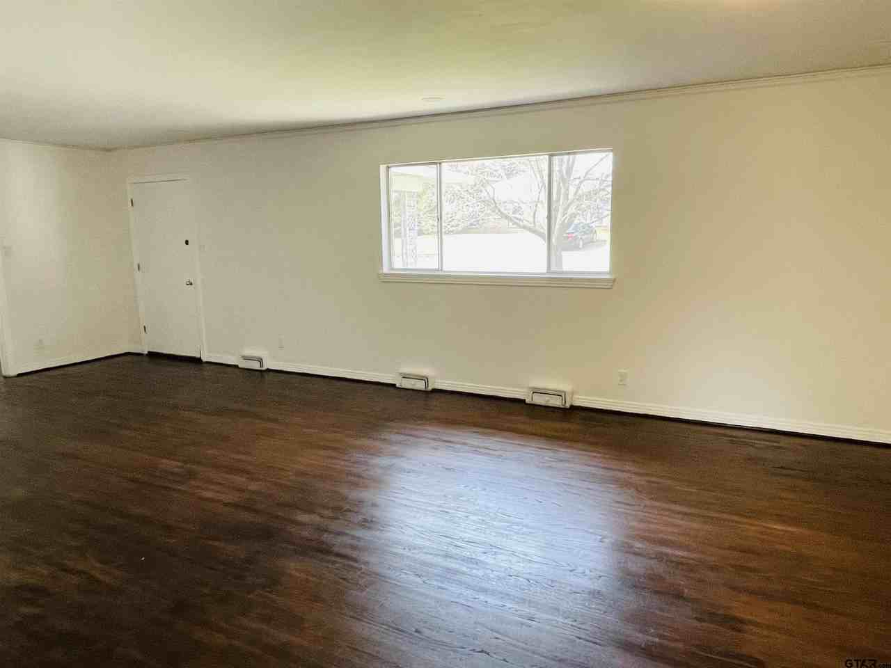 3210 S Donnybrook Ave - Photo 3 of 15