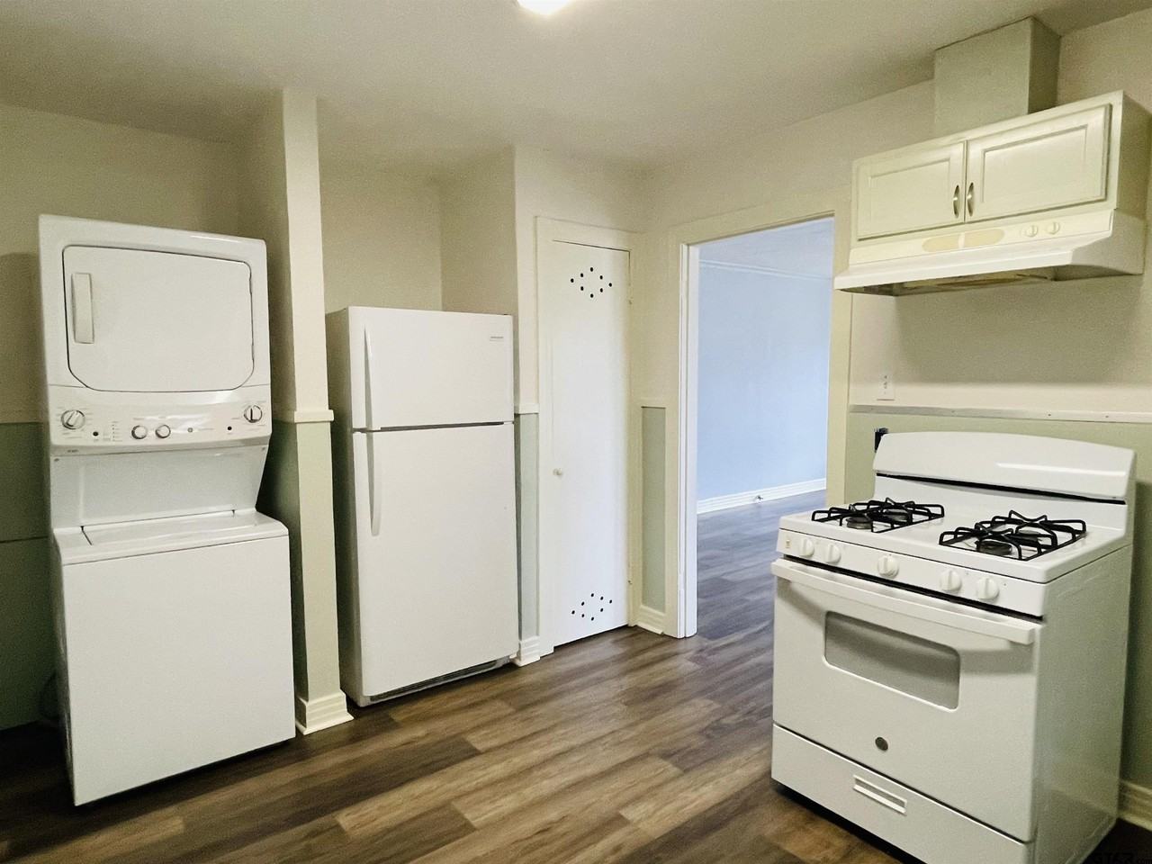 310 S Boon Ave - Photo 4 of 9