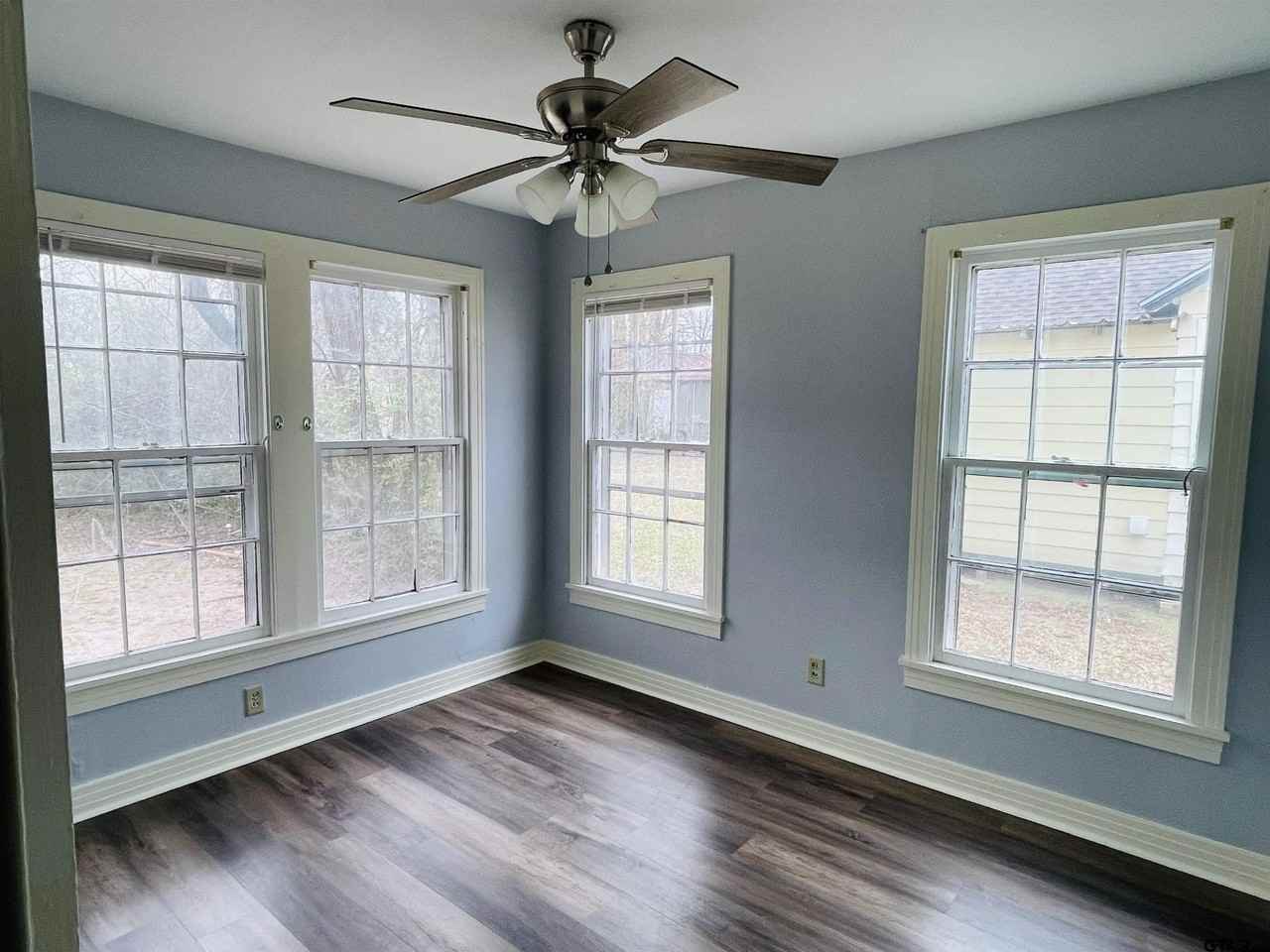 310 S Boon Ave - Photo 6 of 9