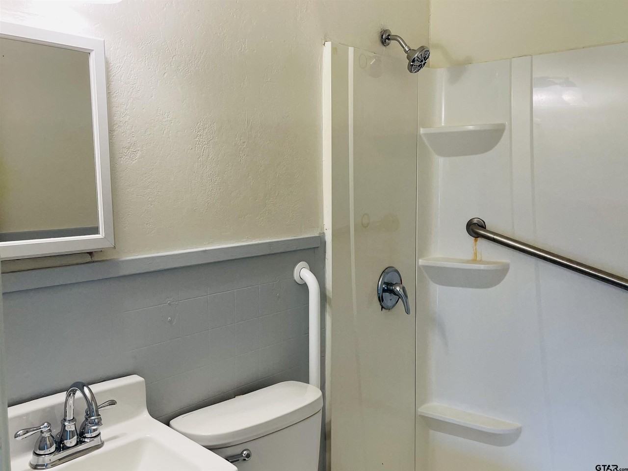 310 S Boon Ave - Photo 7 of 9