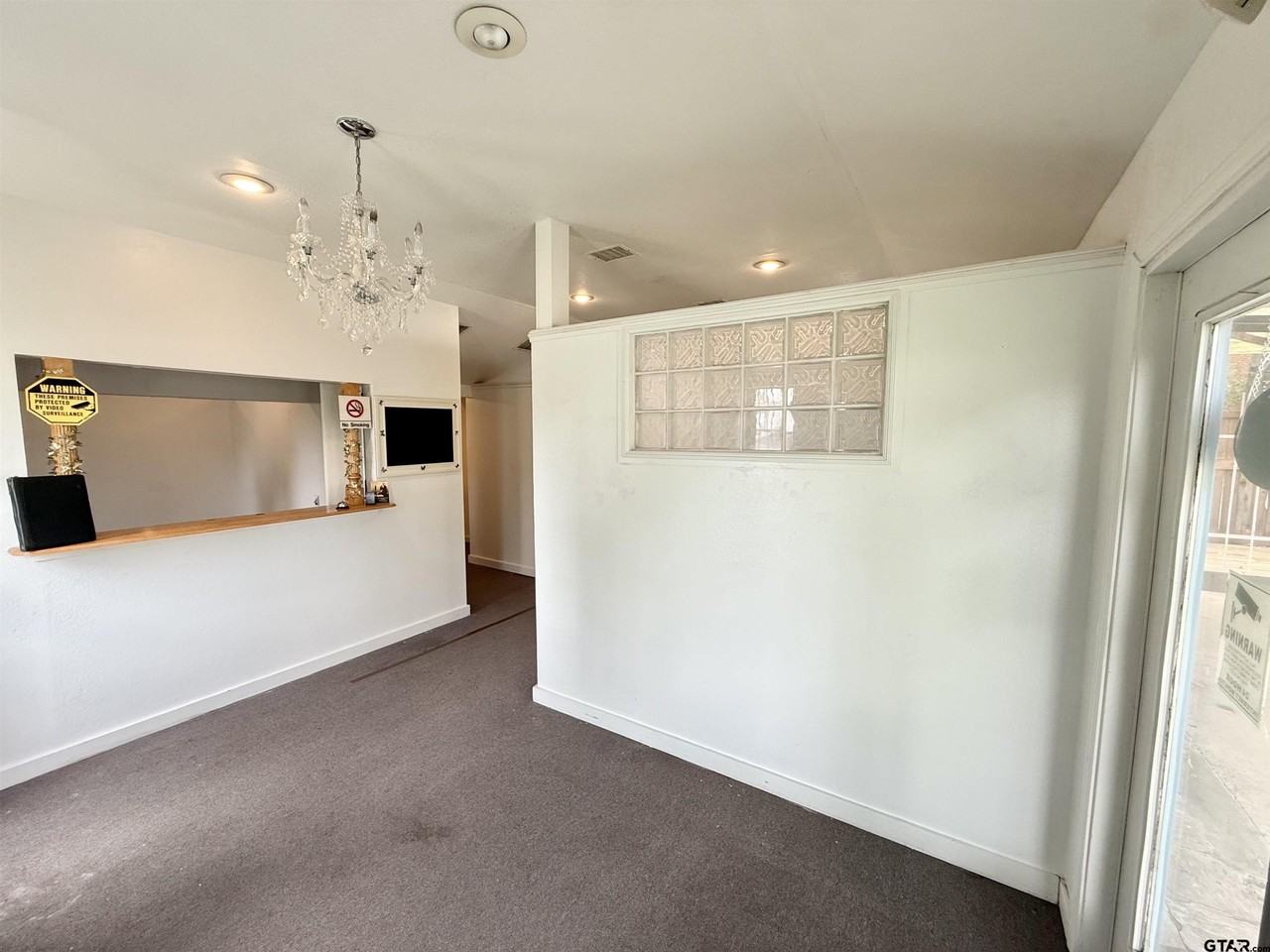 433 W Broad St - Photo 7 of 20