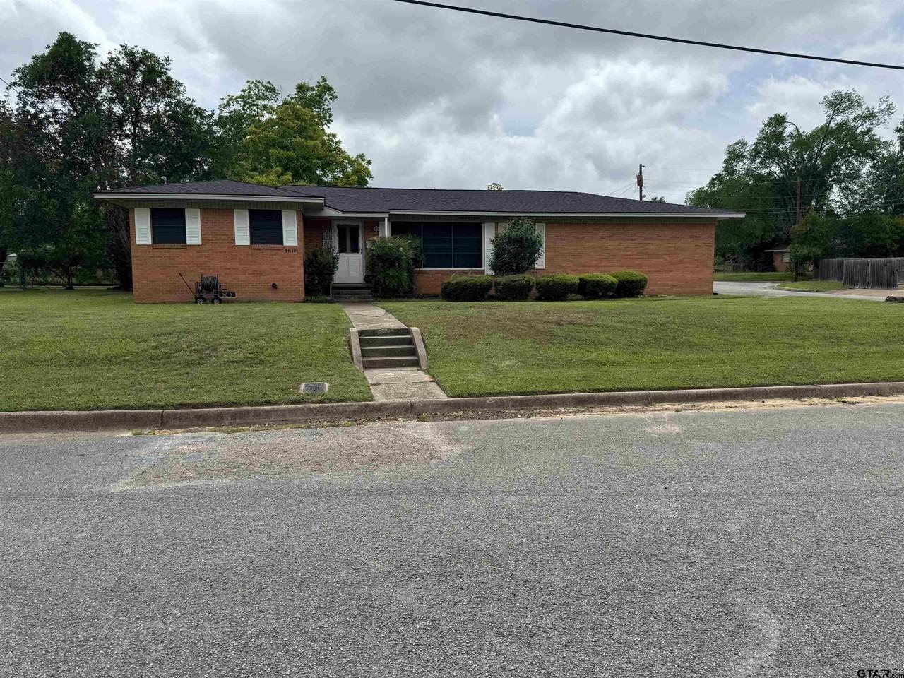 3011 Brentwood Dr