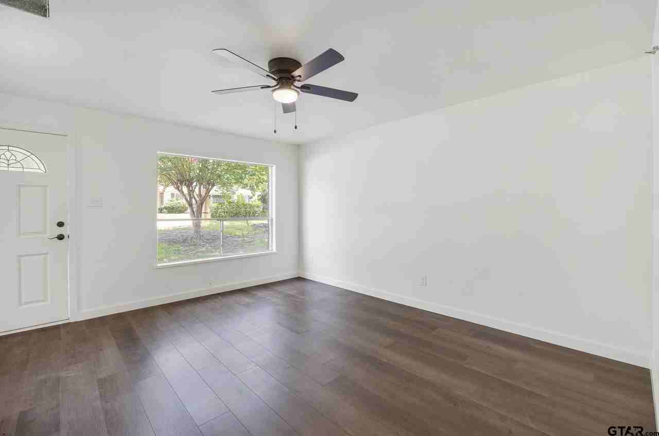 1538 N Hill Ave - Photo 6 of 29