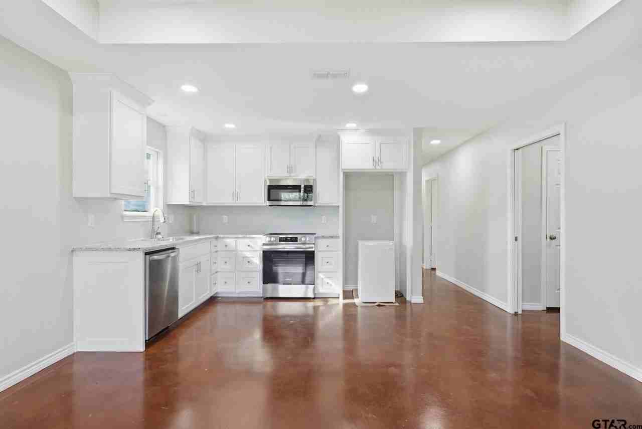 336 Timberline Dr - Photo 3 of 20