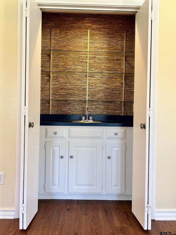 218 Heritage Cir - Photo 5 of 14