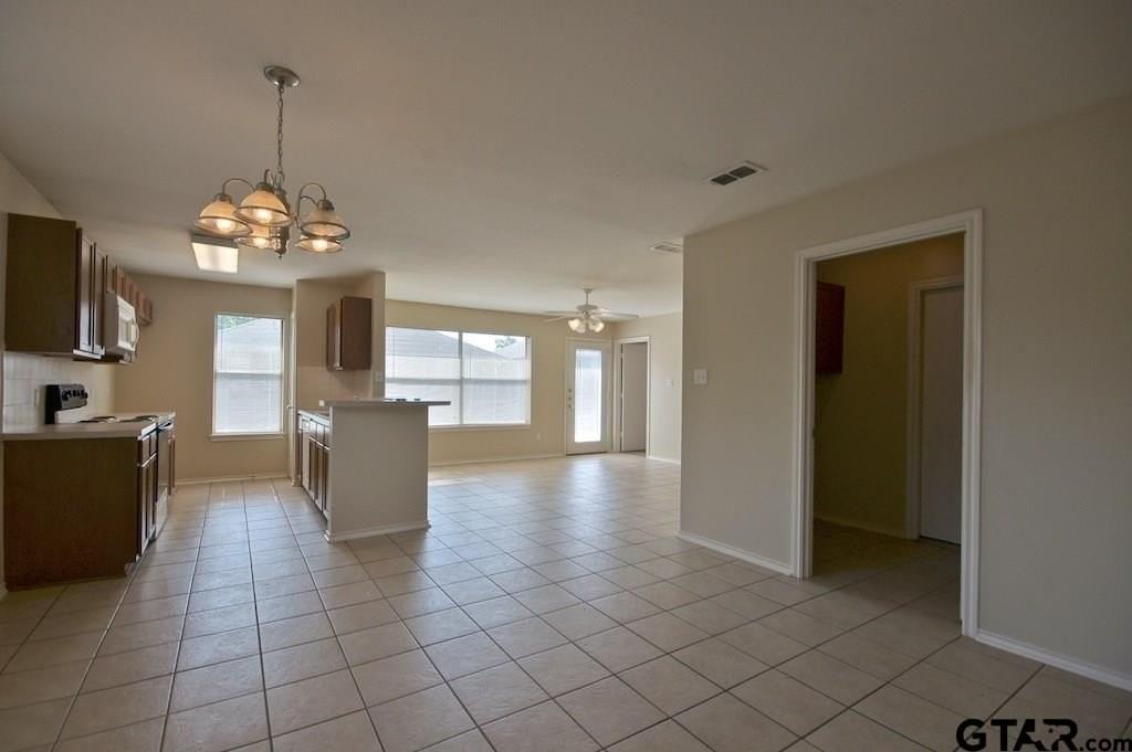703 Memory Ln - Photo 4 of 28