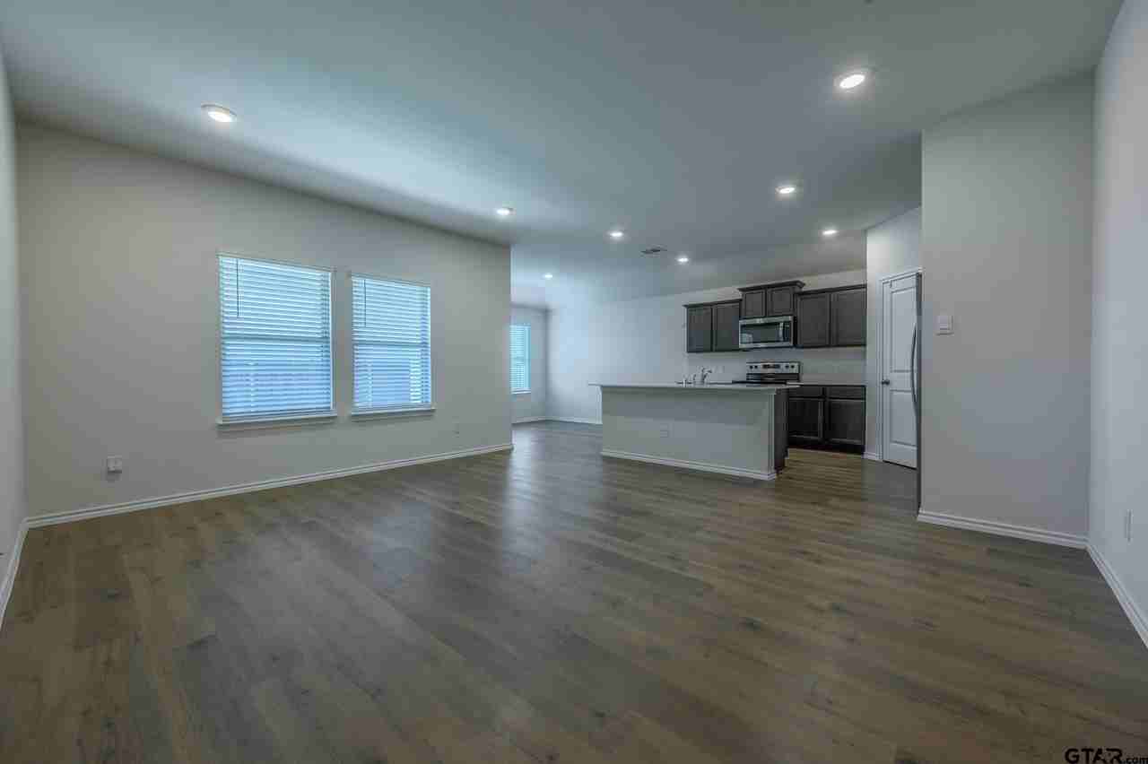 1008 N River Oaks Ln - Photo 2 of 15