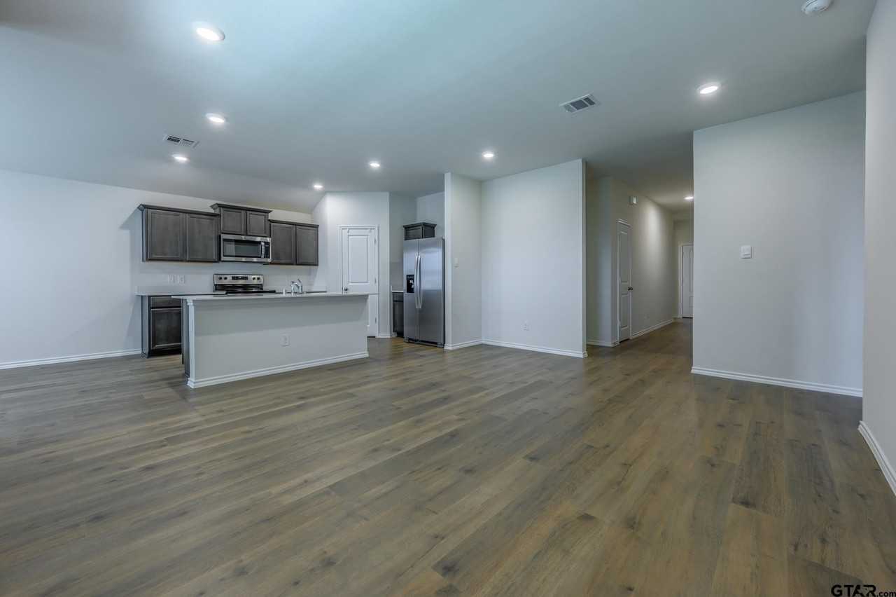 1008 N River Oaks Ln - Photo 3 of 15