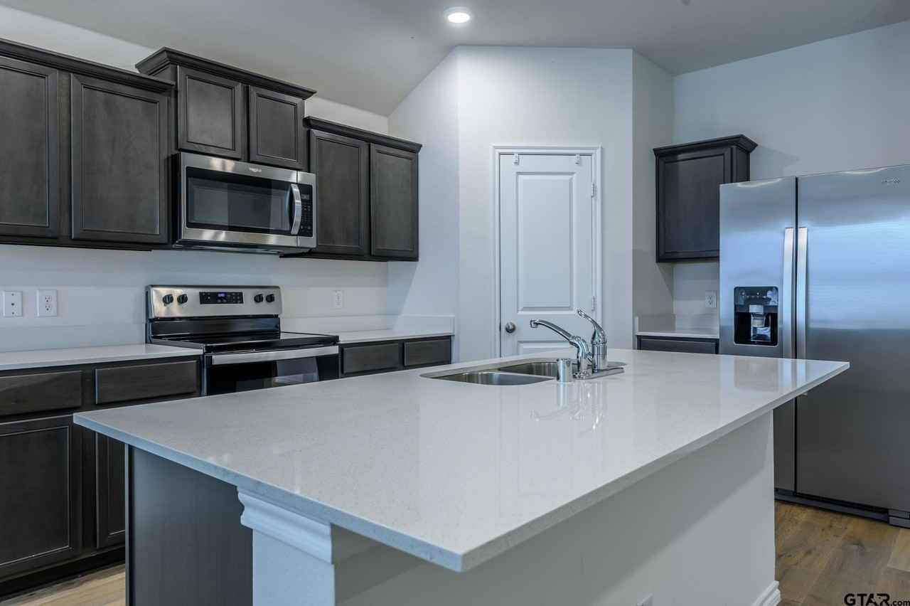 1008 N River Oaks Ln - Photo 5 of 15