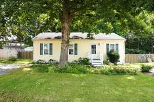 featured image of 8001 Clovertree Ct #1