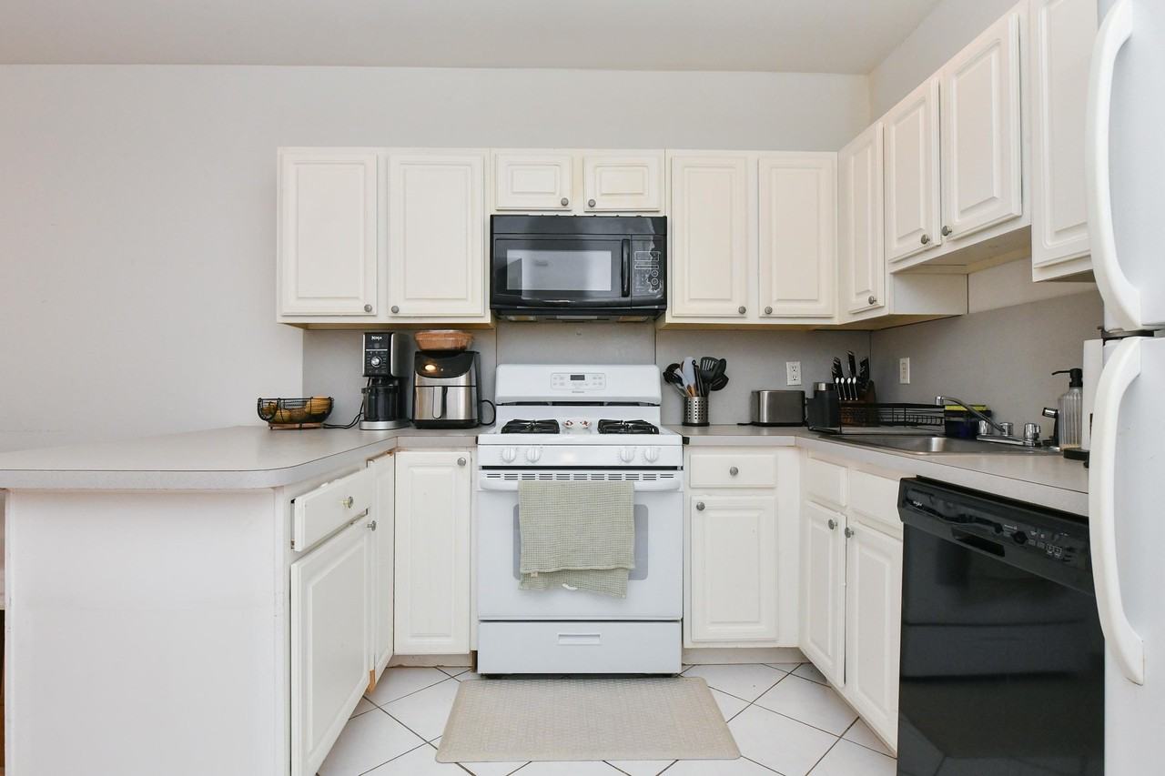112 Clinton St #1 - Photo 5 of 13