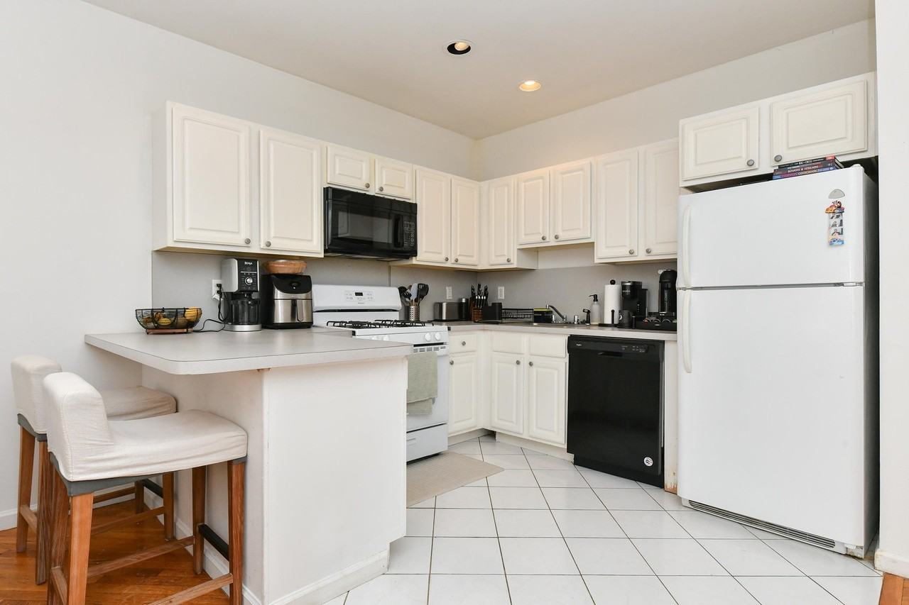 112 Clinton St #1 - Photo 6 of 13
