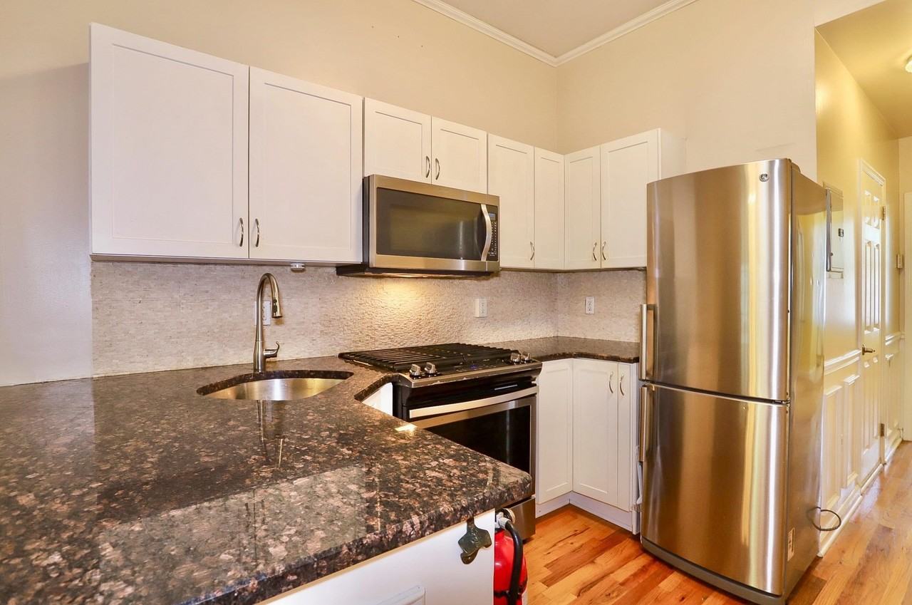 224 Madison St #1B - Photo 3 of 26
