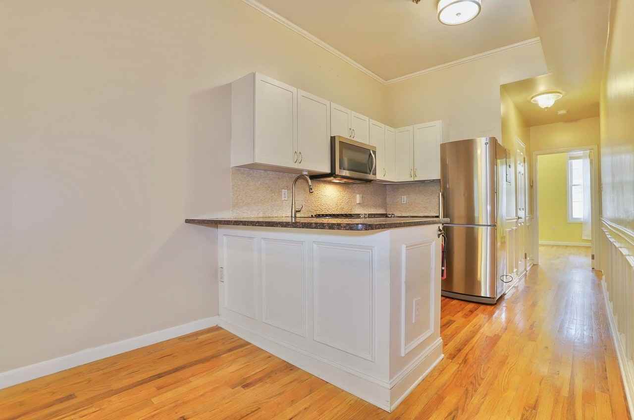 224 Madison St #1B - Photo 5 of 26
