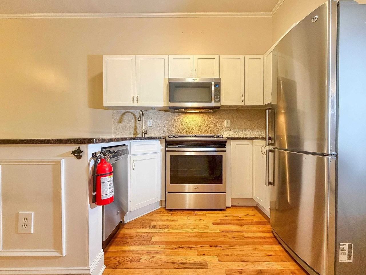 224 Madison St #1B - Photo 6 of 26