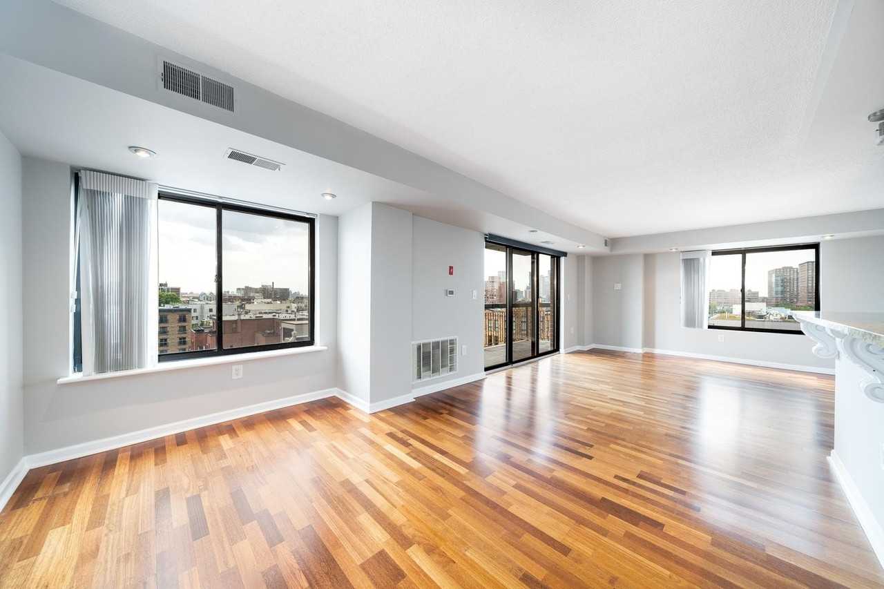 700 1st St #8H - Photo 4 of 24