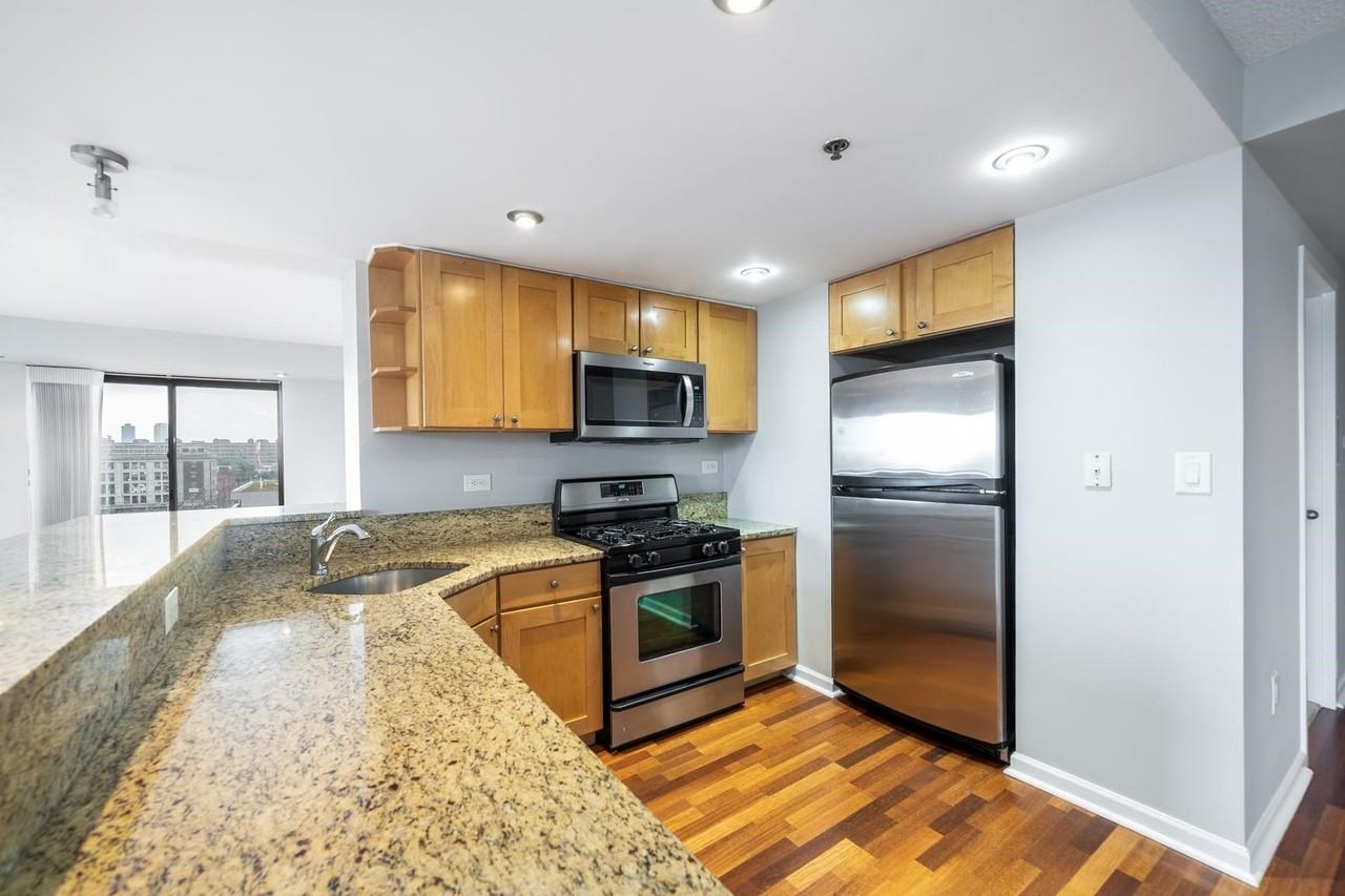 700 1st St #8H - Photo 5 of 24