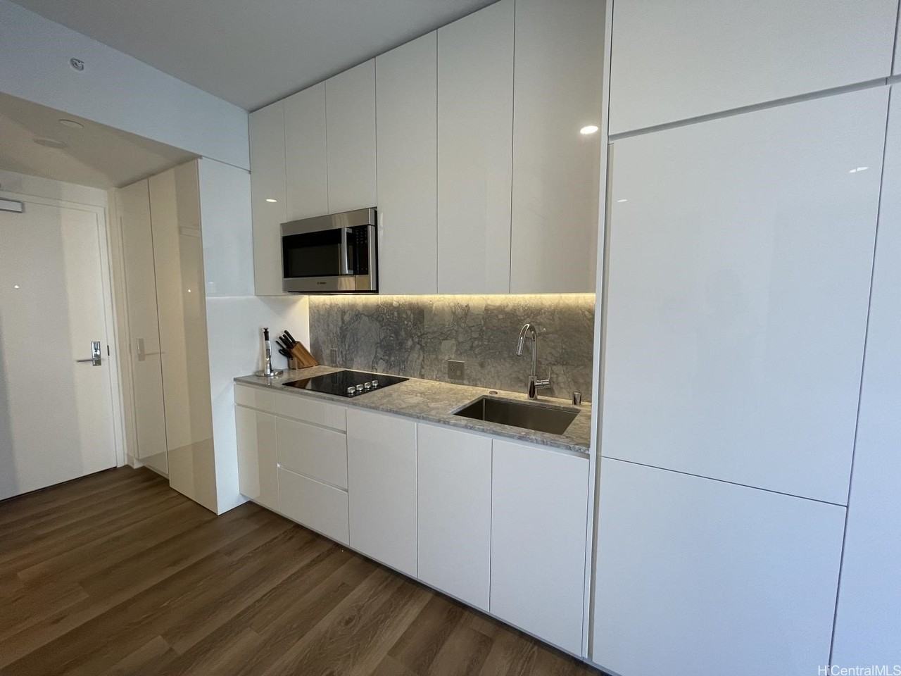 987 Queen St #227 - Photo 4 of 25