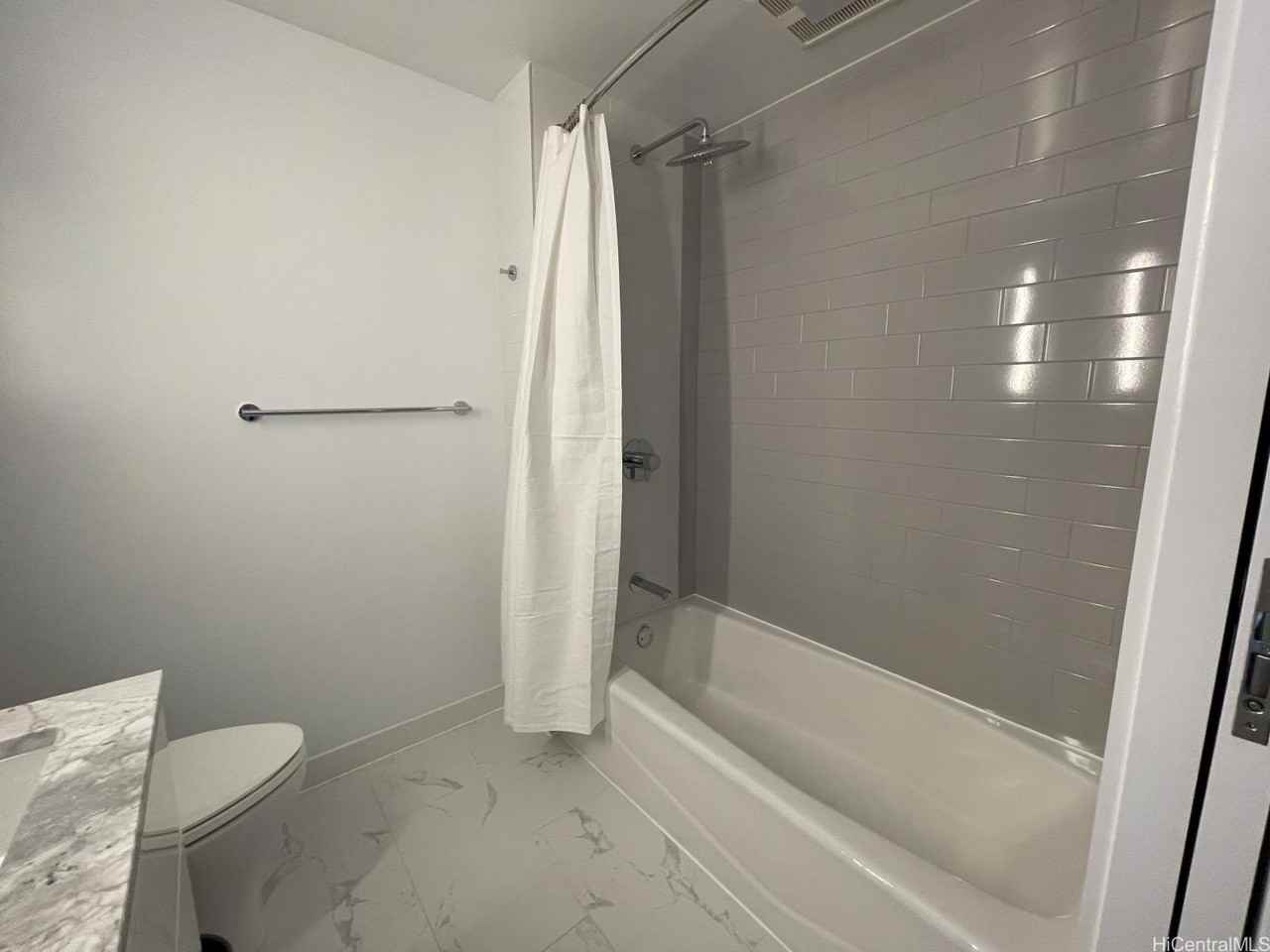987 Queen St #227 - Photo 6 of 25