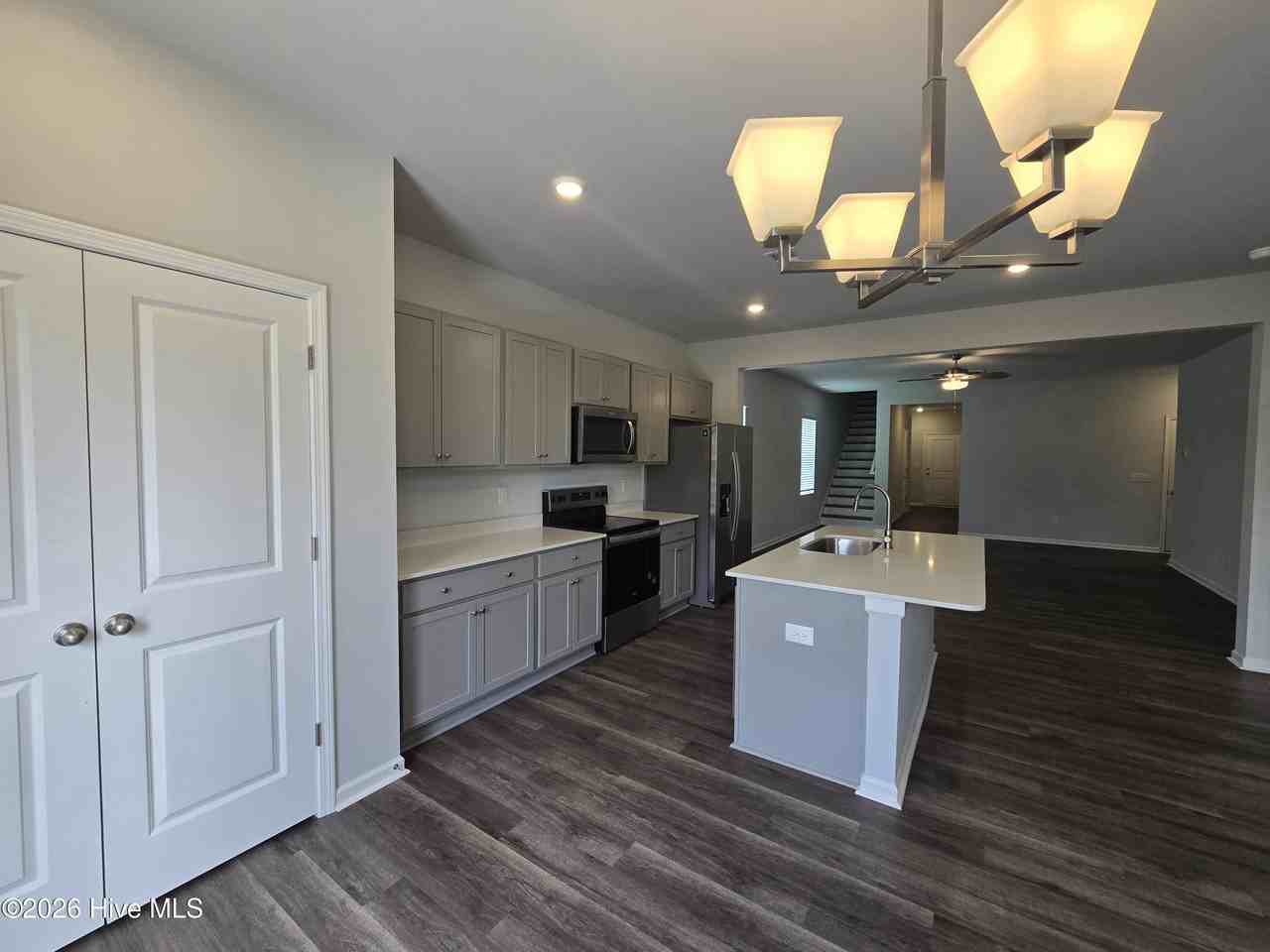 517 Sandy Hollow Dr - Photo 6 of 16