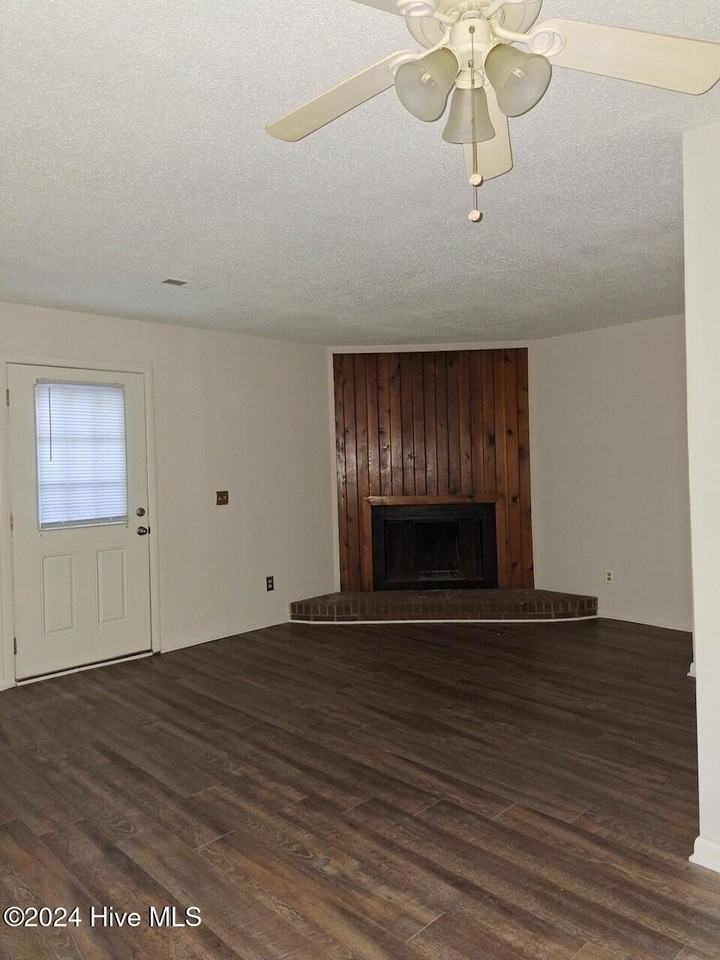 104 Eric Ct #A - Photo 3 of 13