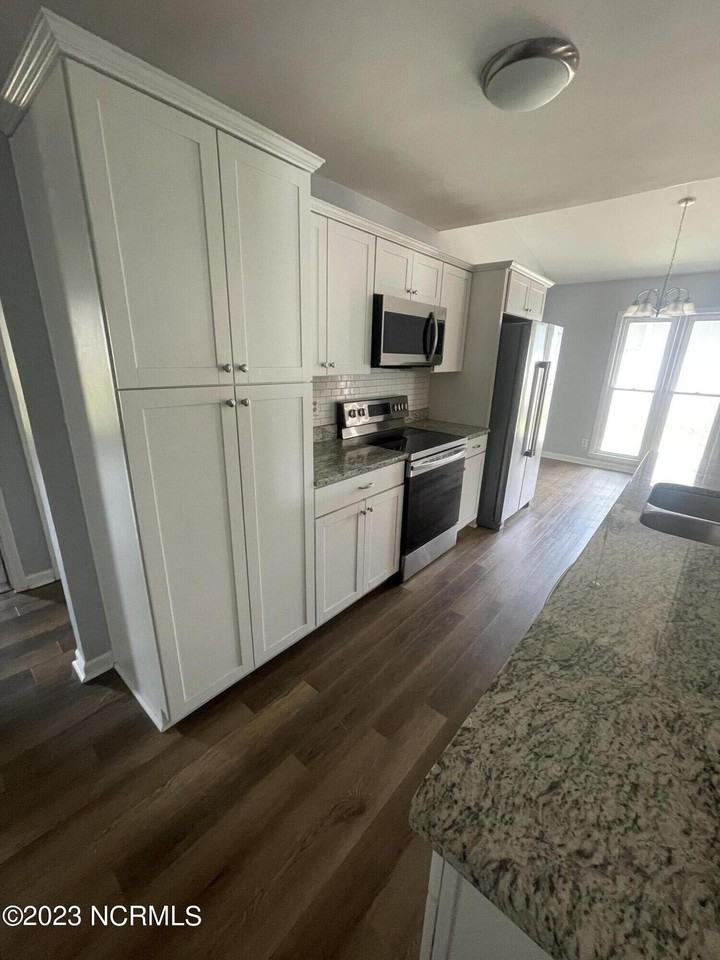 3337 Red Fox Rd - Photo 5 of 11