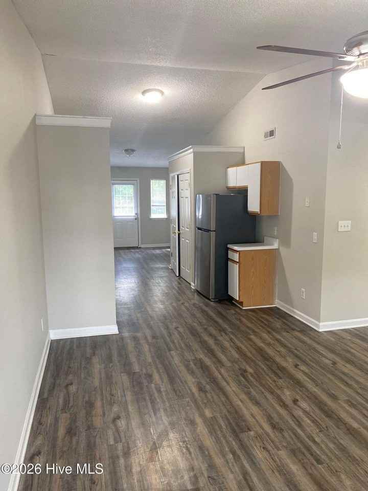 102 Derwent Ct #A - Photo 2 of 7