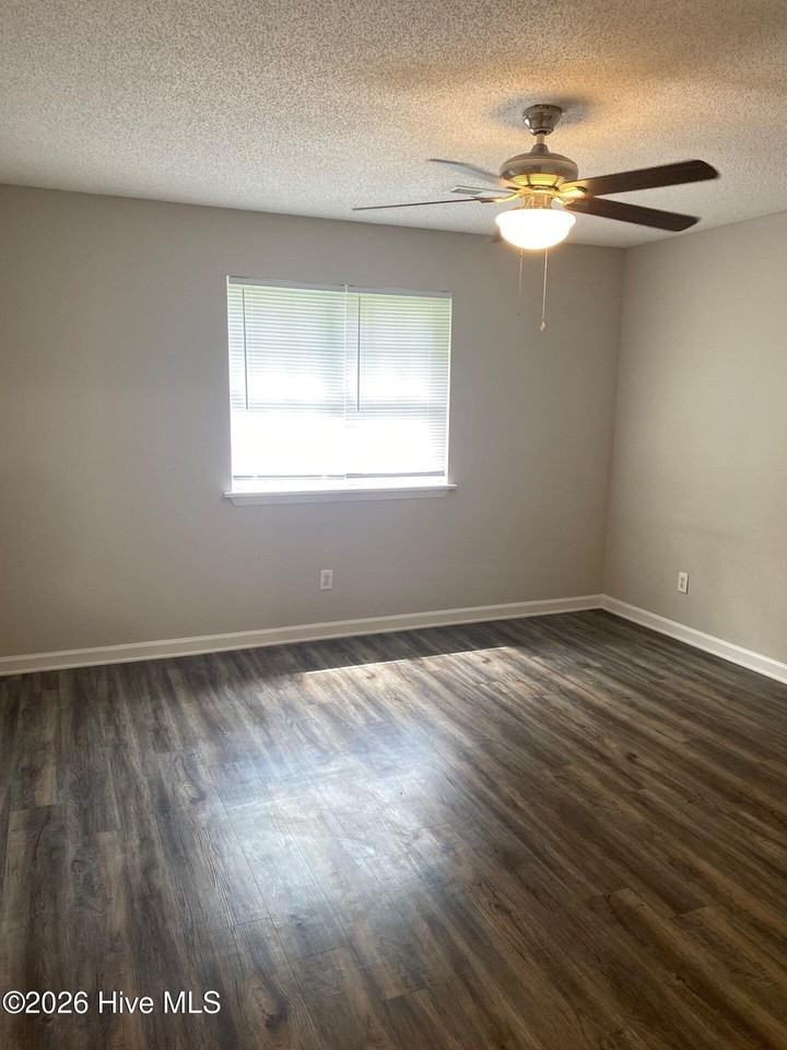 102 Derwent Ct #A - Photo 5 of 7