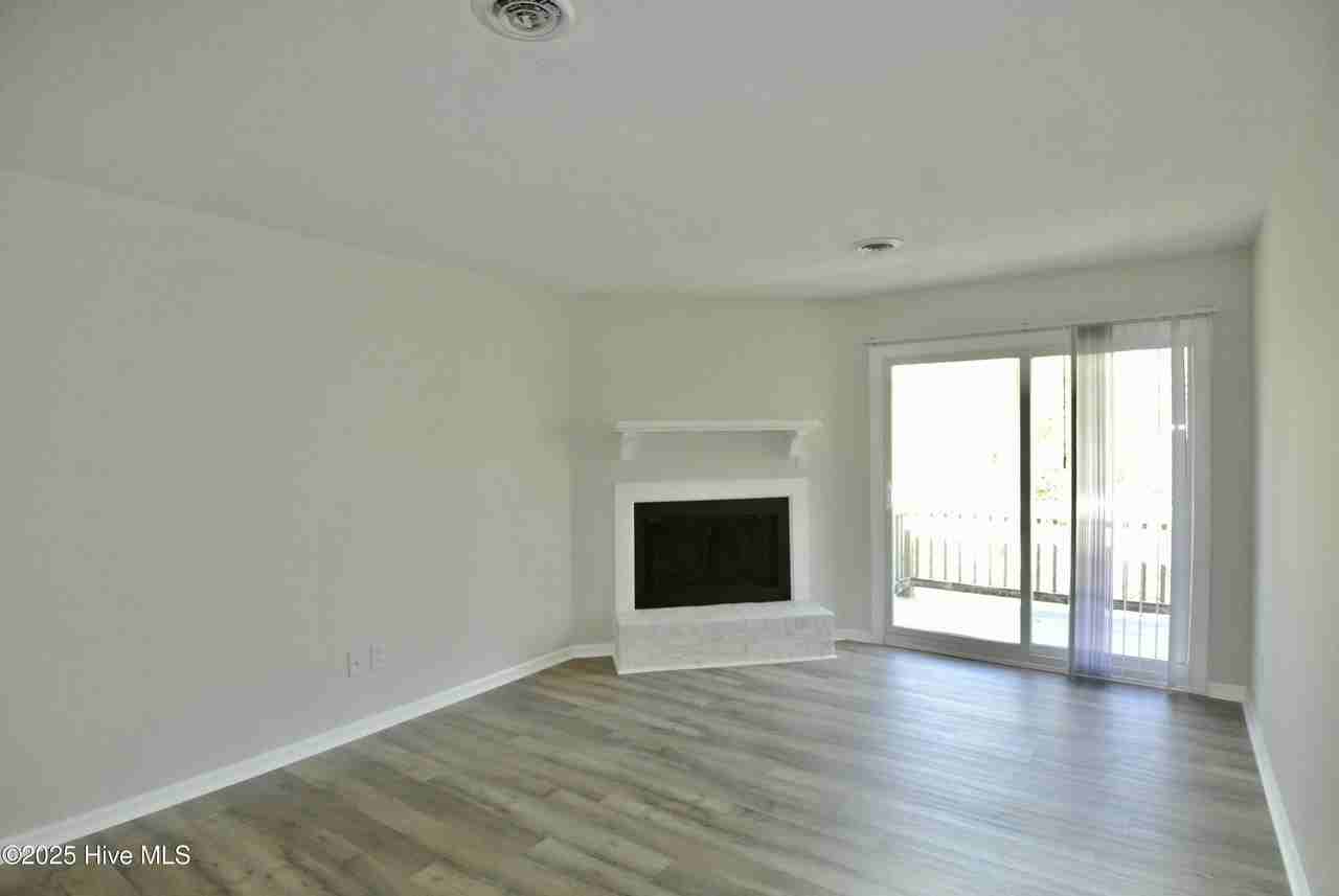 1729 Elmwood St #D - Photo 2 of 15