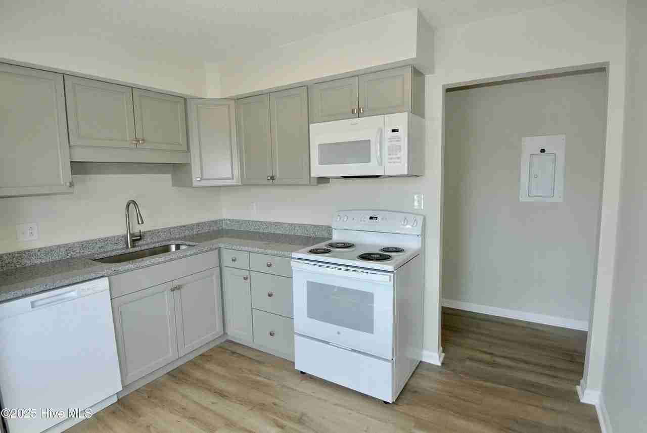 1729 Elmwood St #D - Photo 7 of 15