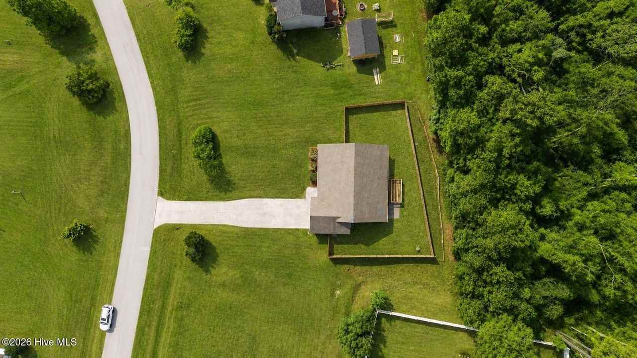 104 Blue Bird Ln - Photo 6 of 44