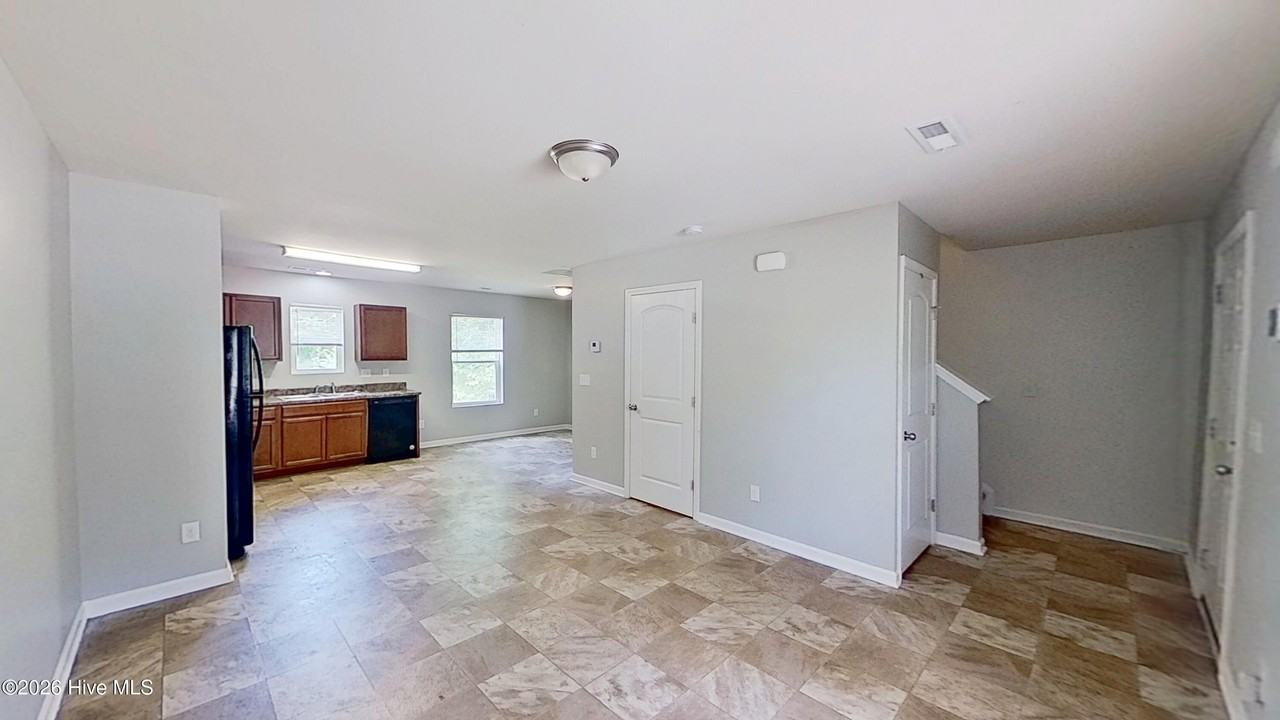812 S 5th Ave - Photo 2 of 21