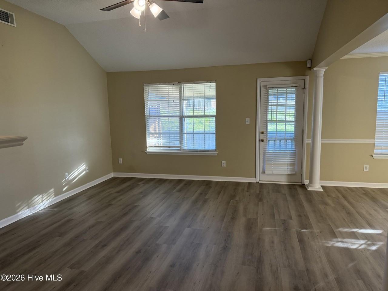 444 Madison St - Photo 4 of 31