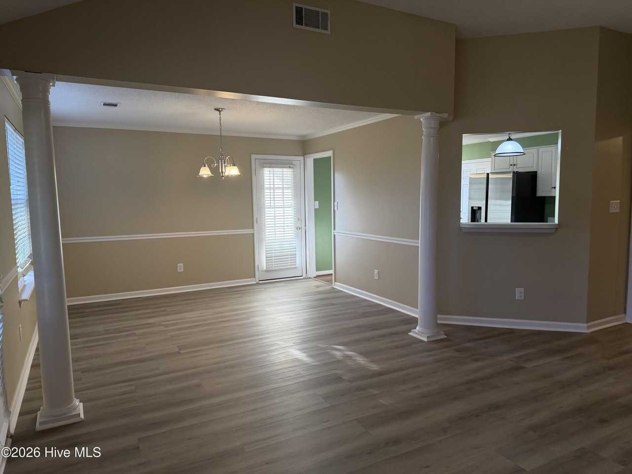444 Madison St - Photo 7 of 31