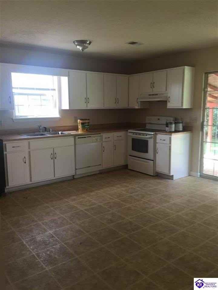 635 Independence Dr - Photo 4 of 13