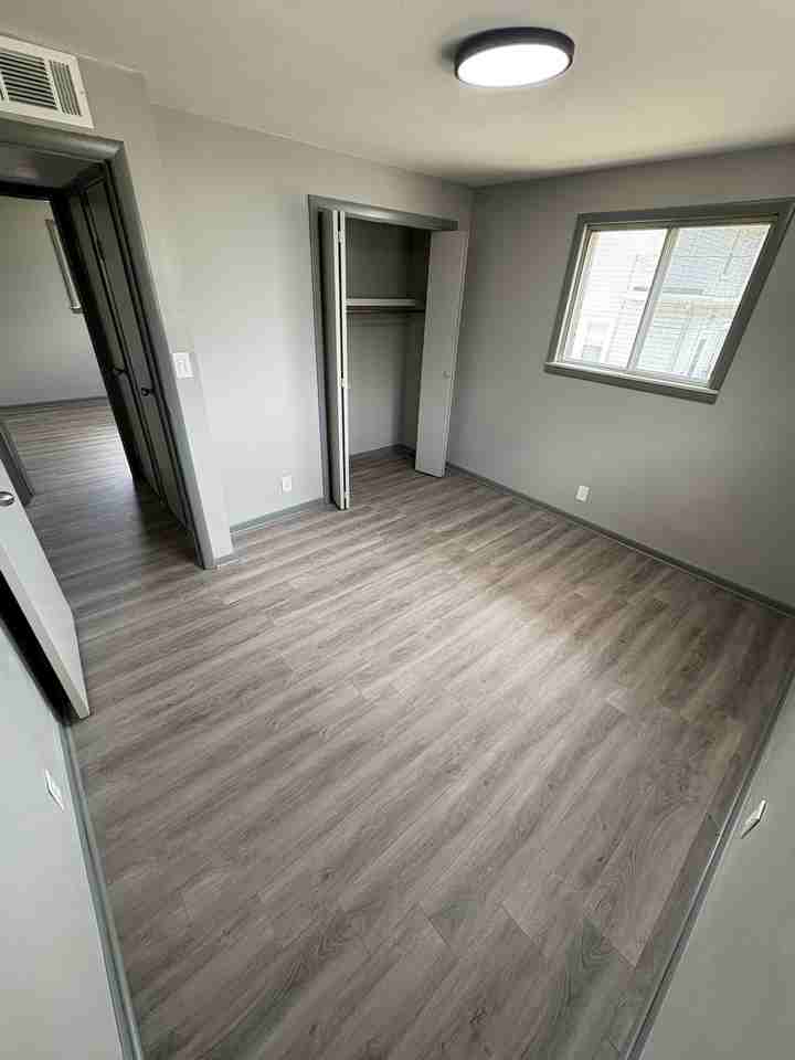 1152-1154 N Jackson Street - Photo 5 of 6