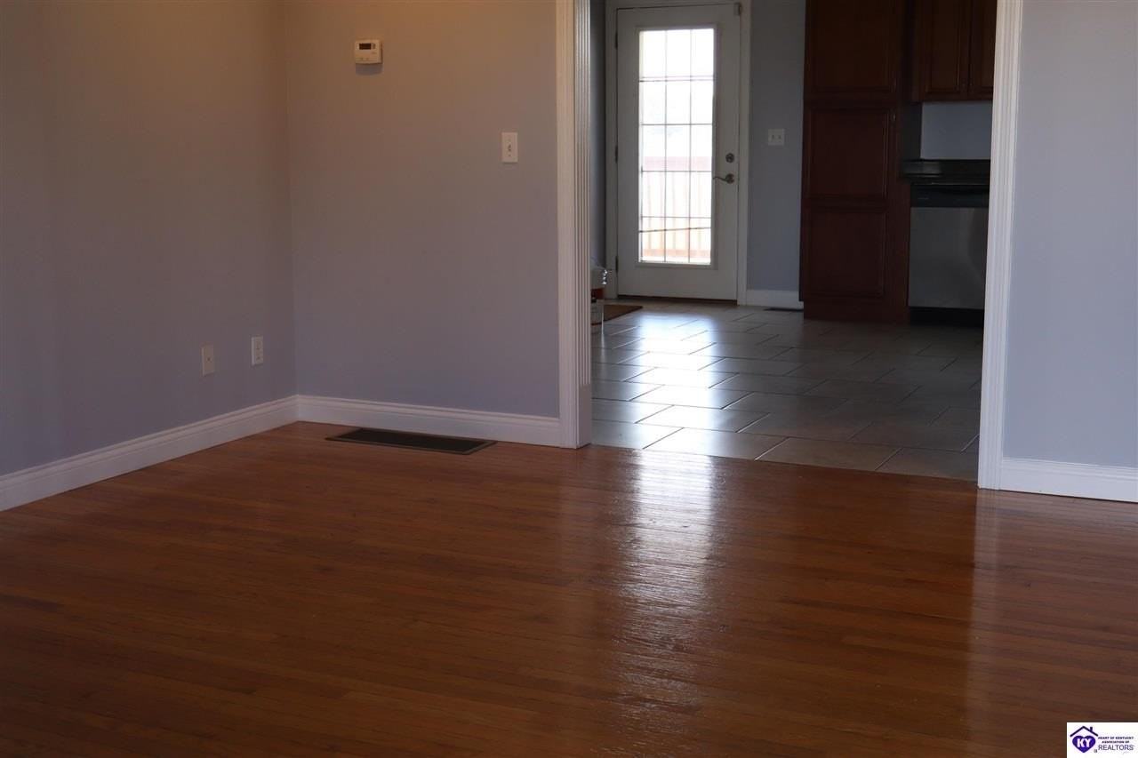121 Twin Lakes Dr - Photo 3 of 15