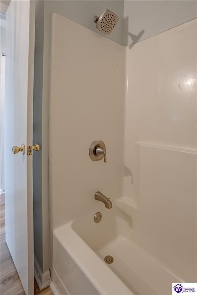 1311 Farmingdale Dr Apt A - Photo 4 of 34