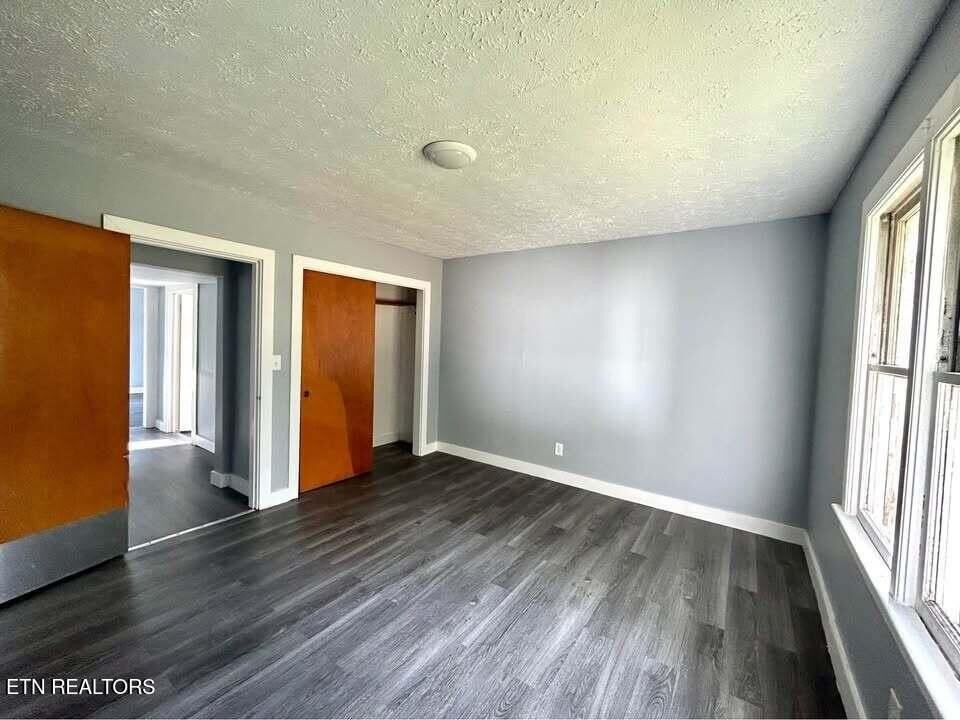 205 S Front St - Photo 3 of 8
