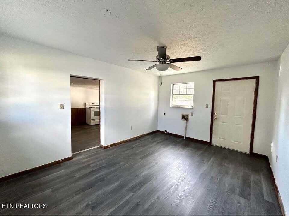 205 S Front St - Photo 5 of 8