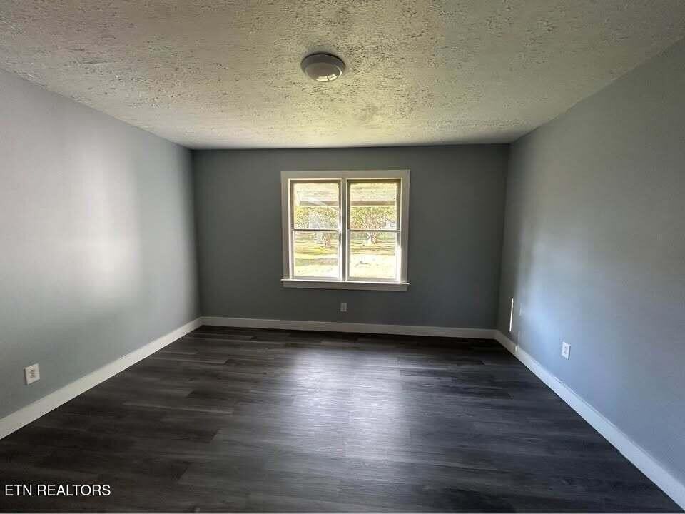 205 S Front St - Photo 6 of 8