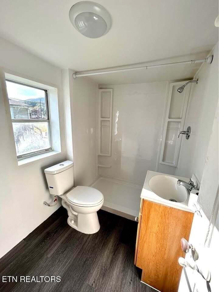 205 S Front St - Photo 7 of 8