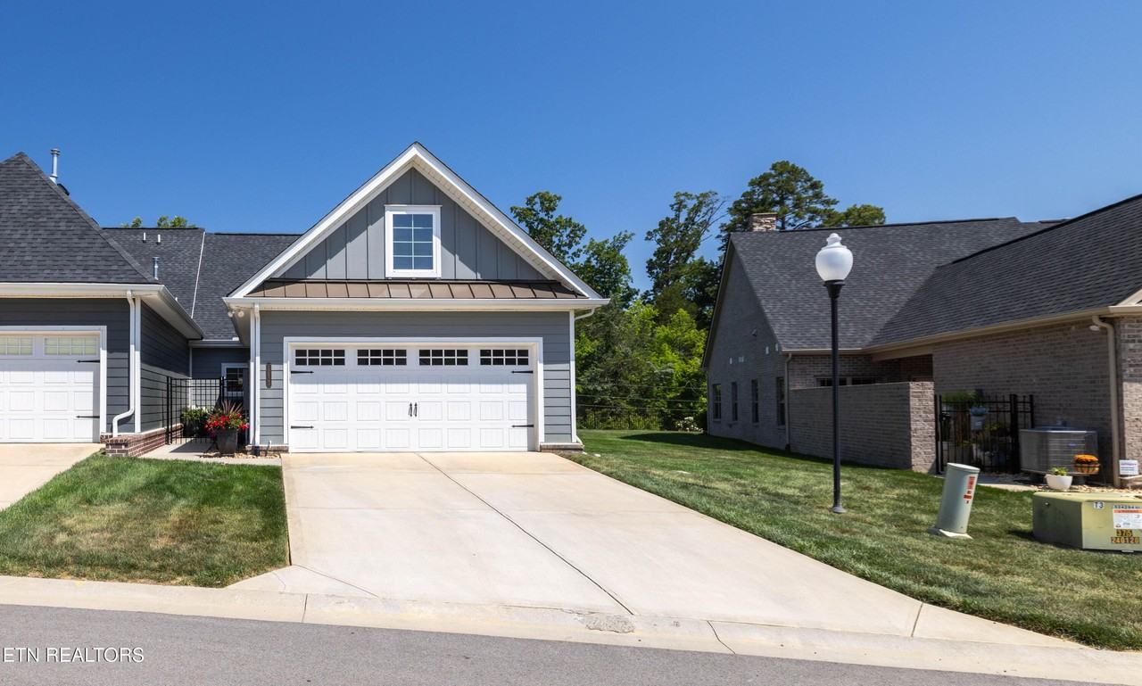12623 Needlepoint Dr - Photo 5 of 50