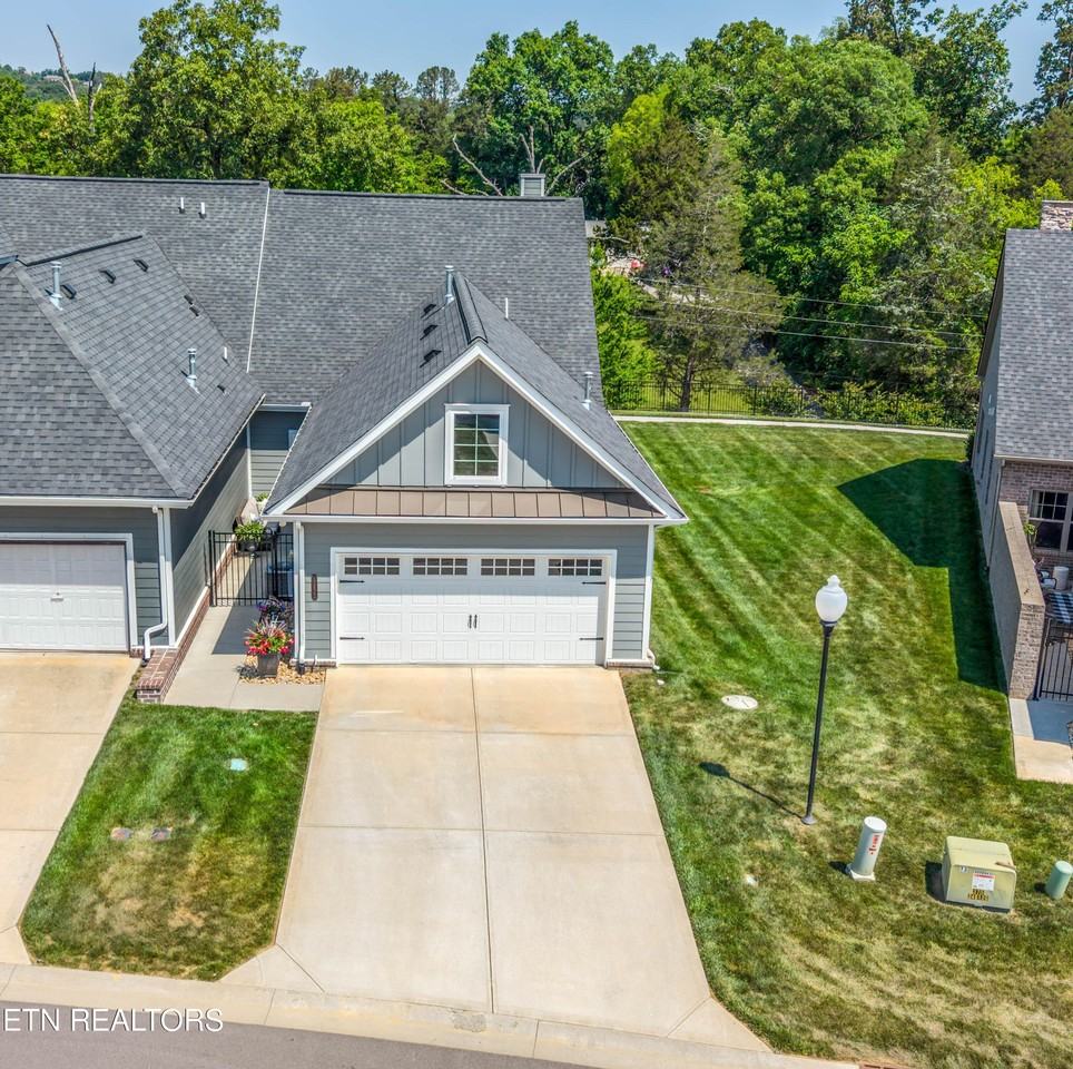 12623 Needlepoint Dr - Photo 6 of 50