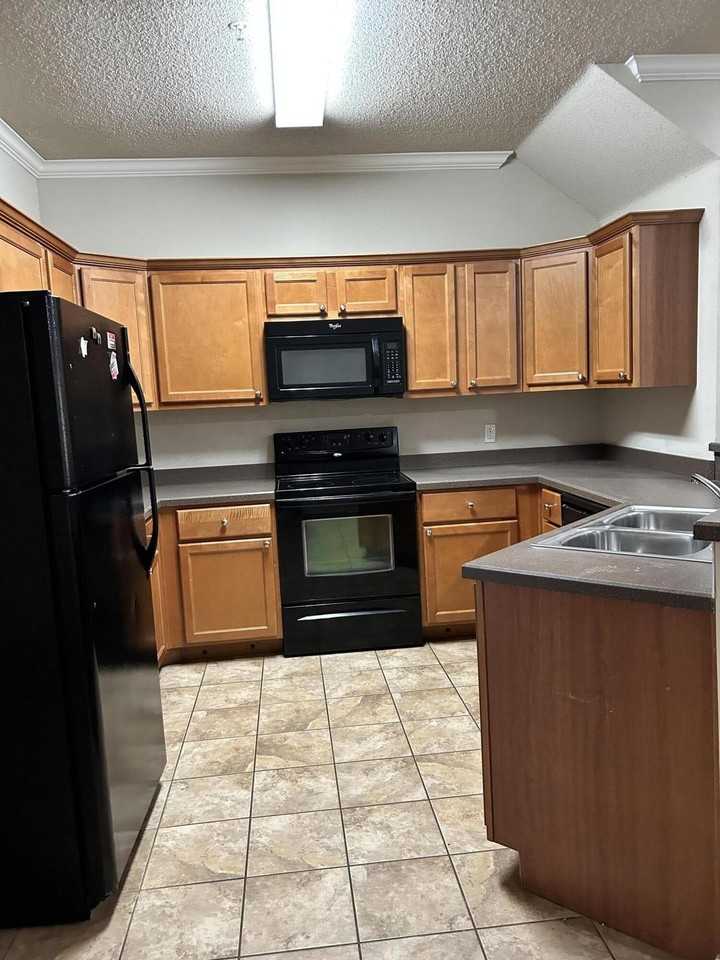 2108 Main St #5 - Photo 4 of 16